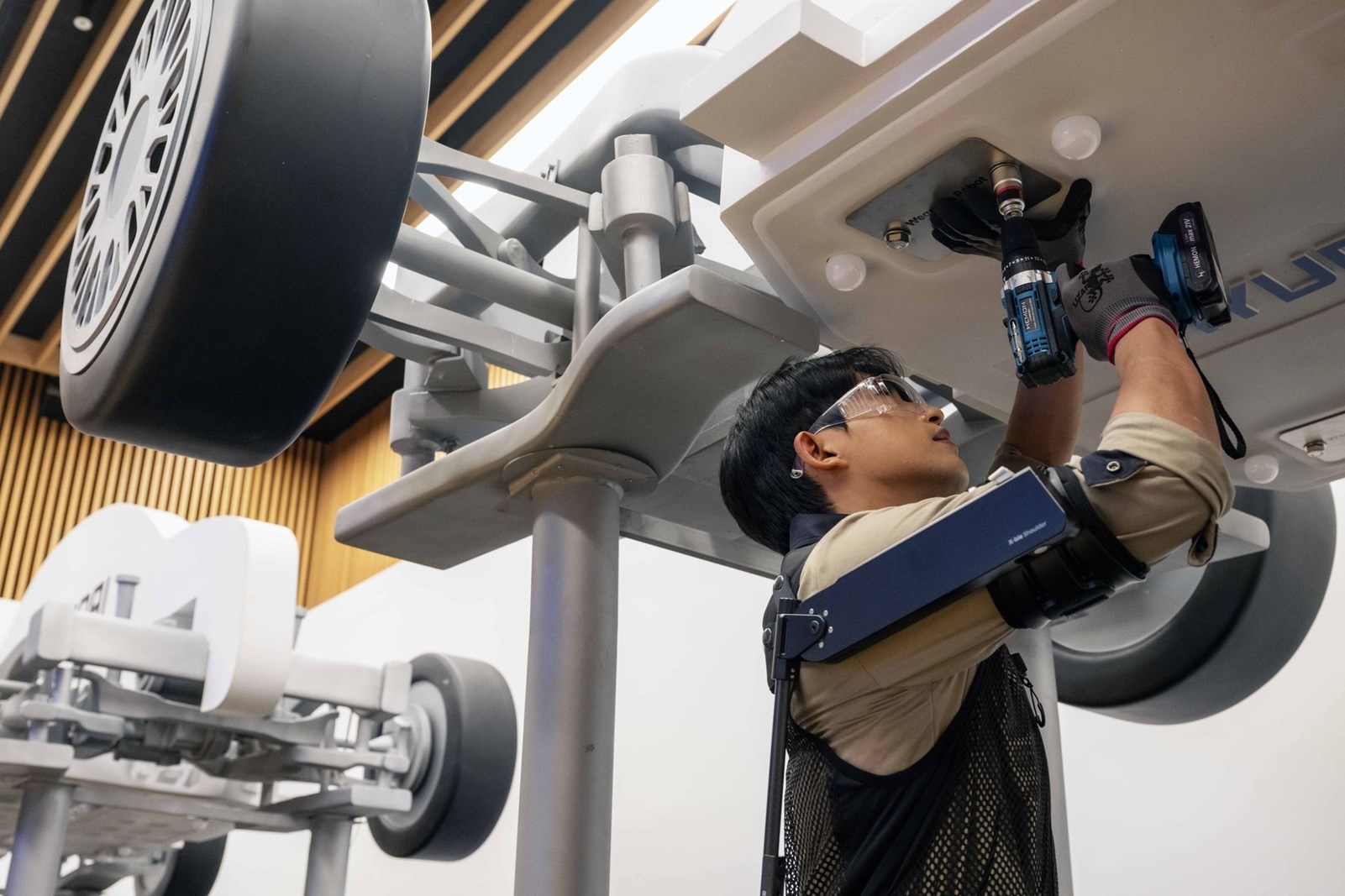 Hyundai Kia X-Ble Shoulder Robot
