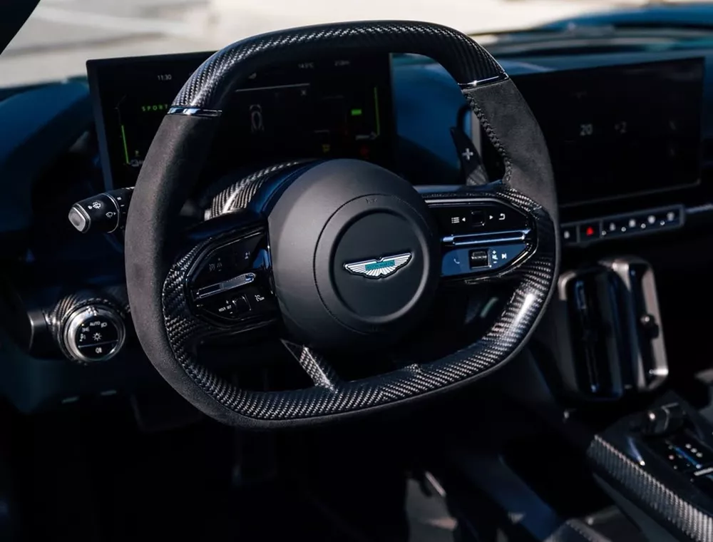 Τσιτσιπάς Aston Martin Valhalla