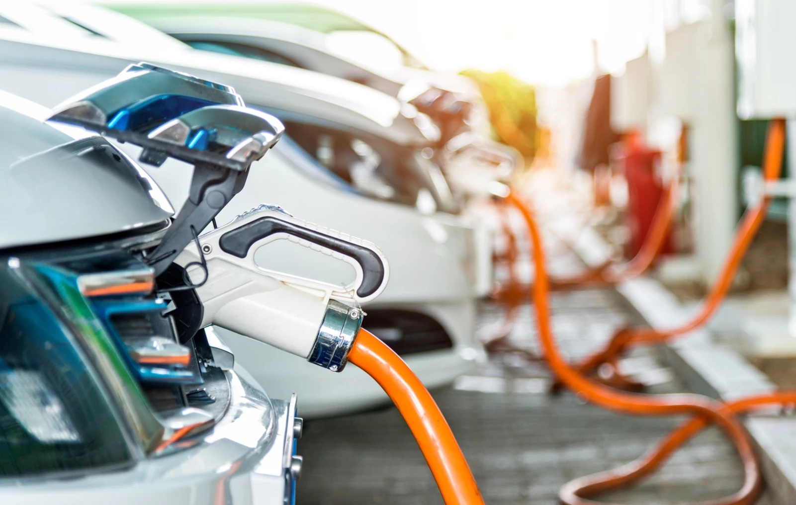 Ηλεκτρικά αυτοκίνητα σε φορτιστές