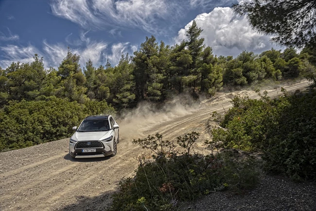 Δοκιμή Toyota Corolla Cross 2.0 L Hybrid 4x4