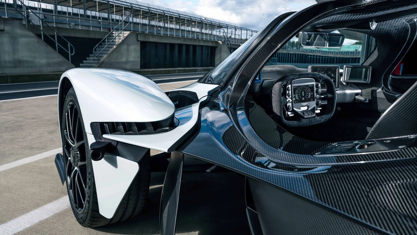 Aston Martin Valkyrie Ricciardo
