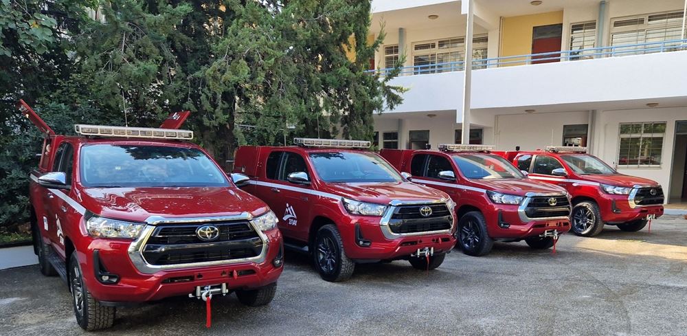 Πυροσβεστικά pick up για την προστασία του Υμηττού από τον Σαρακάκη