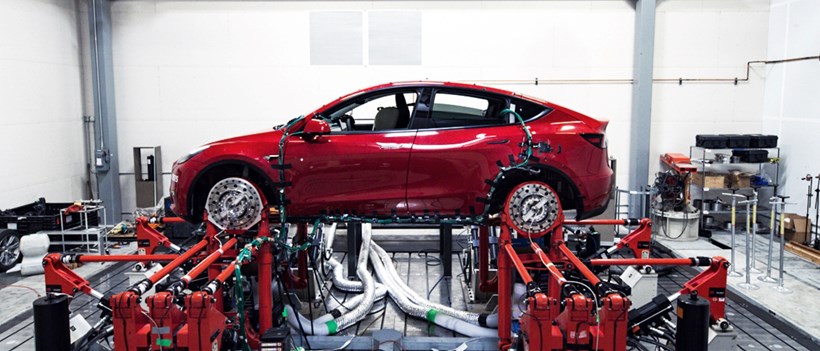 Αυτοκίνητο Tesla συναρμολογείται στο εργοστάσιο του Βερολίνου