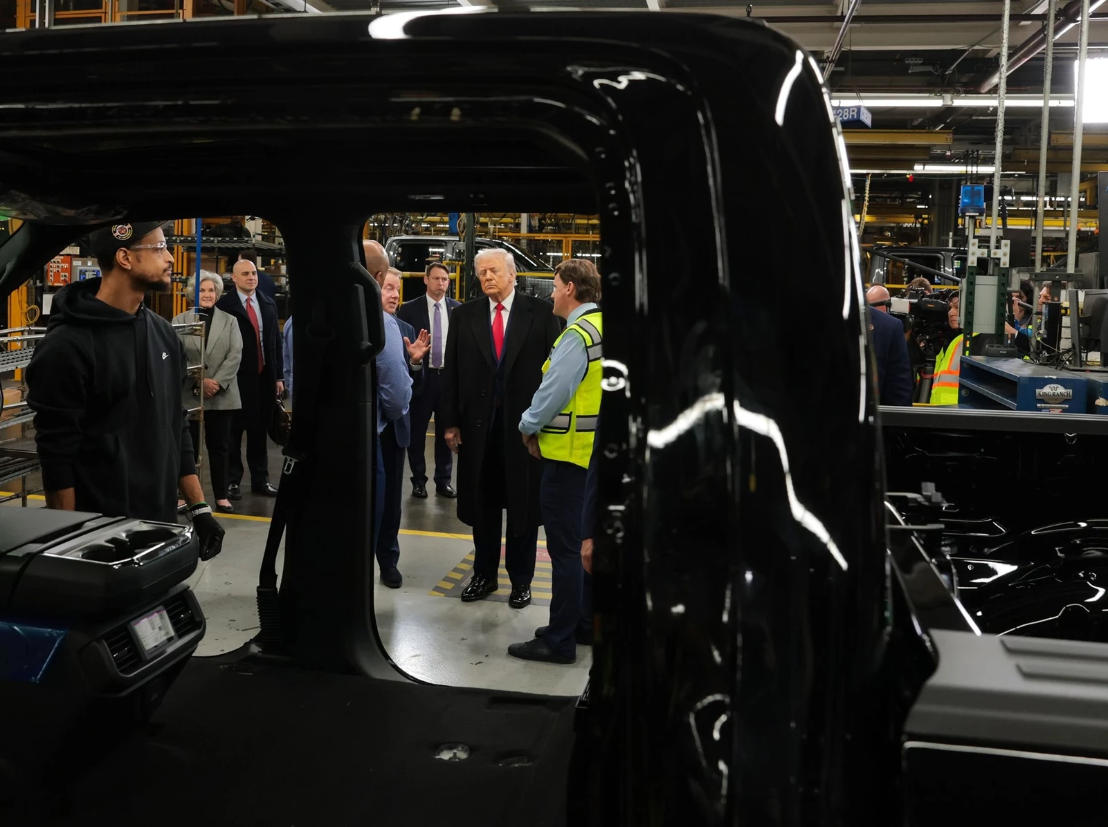 Donald Trump επίσκεψη στο εργοστάσιο της Ford