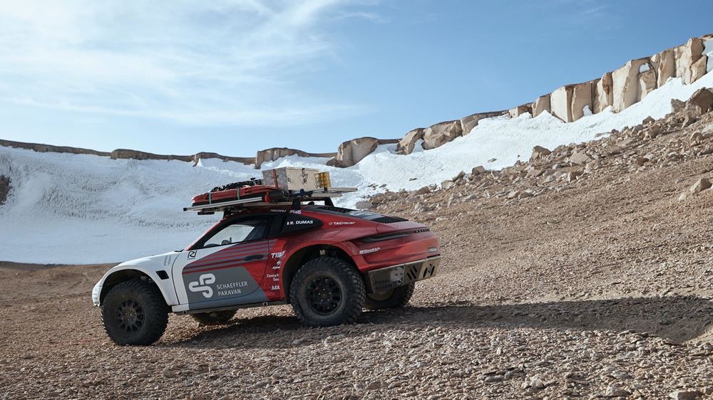 Porsche 911 Chile Volcano
