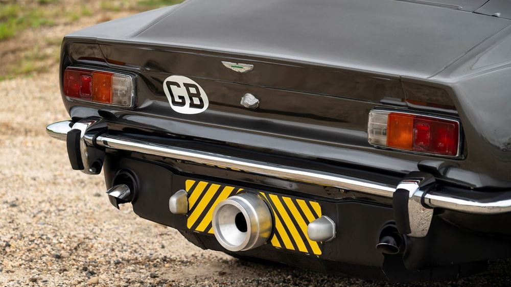 Aston Martin V8 James Bond
