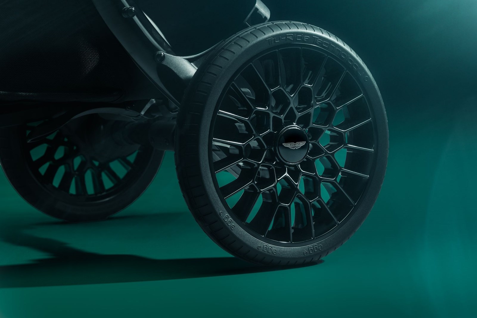 Aston Martin egg3