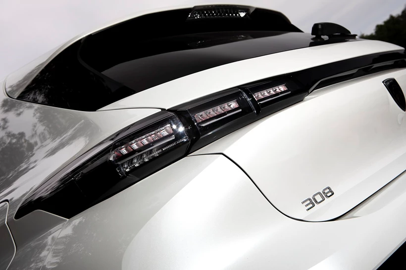 Peugeot 308 Hybrid 180 EAT8