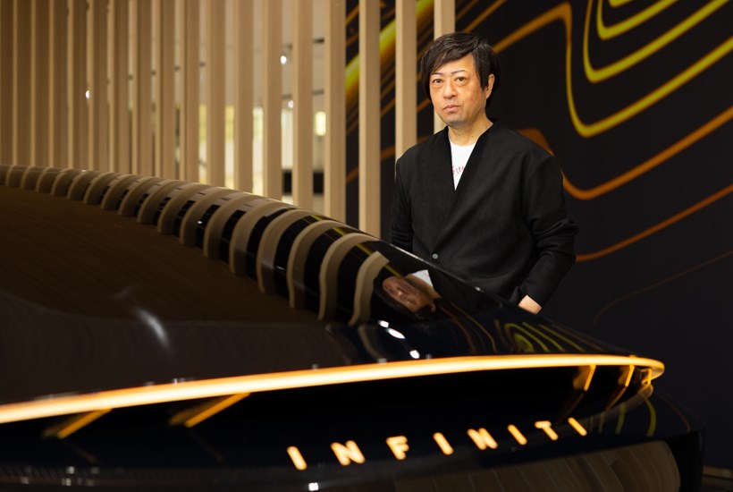 Ο σχεδιαστής Hideo Komuro των μοντέλων Infiniti