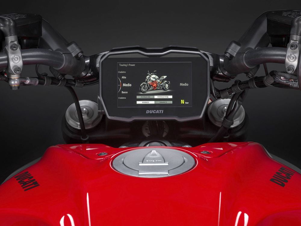 Ducati Diavel V4