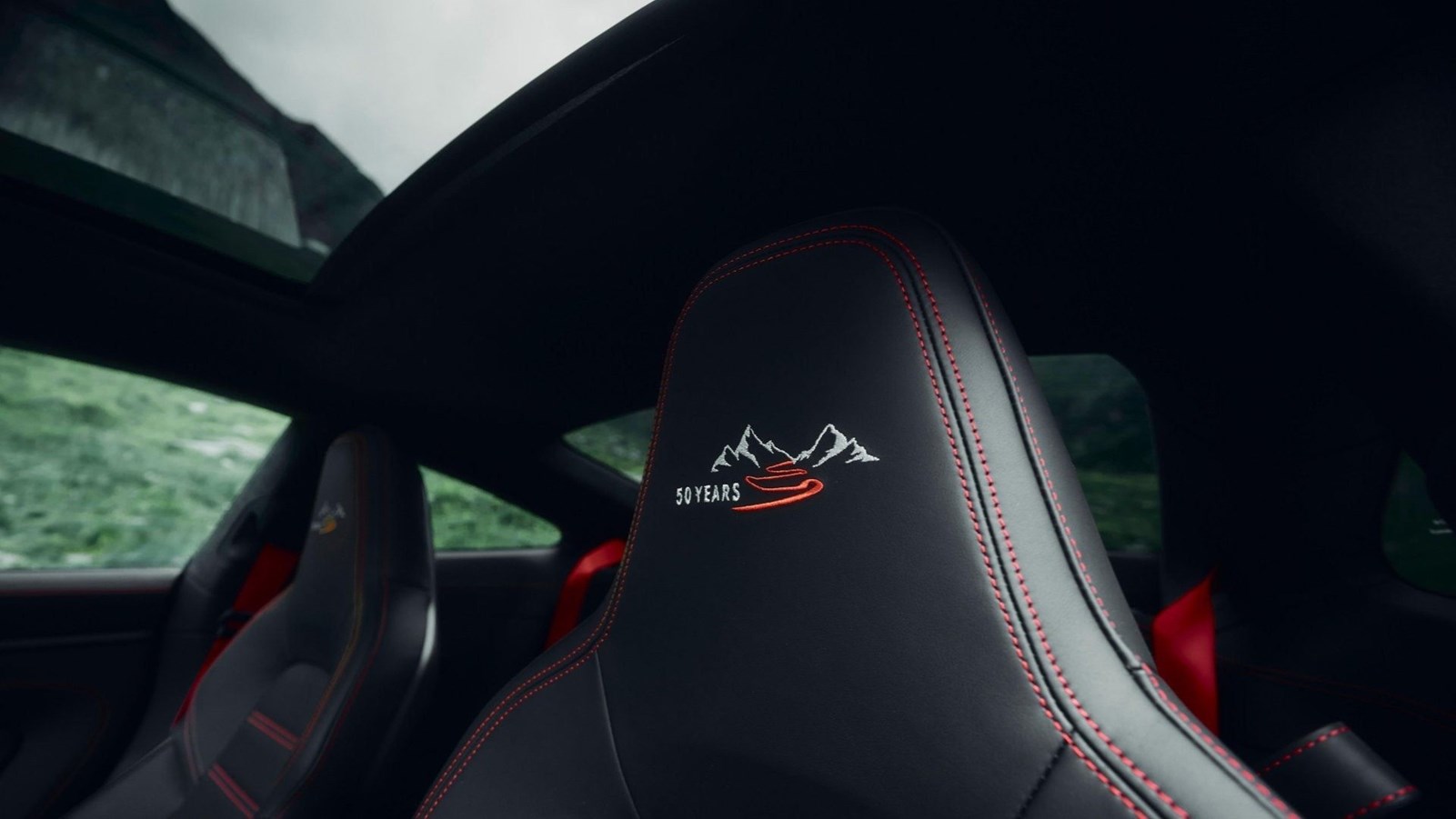Porsche 911 Carrera 4 GTS Transfagarasan