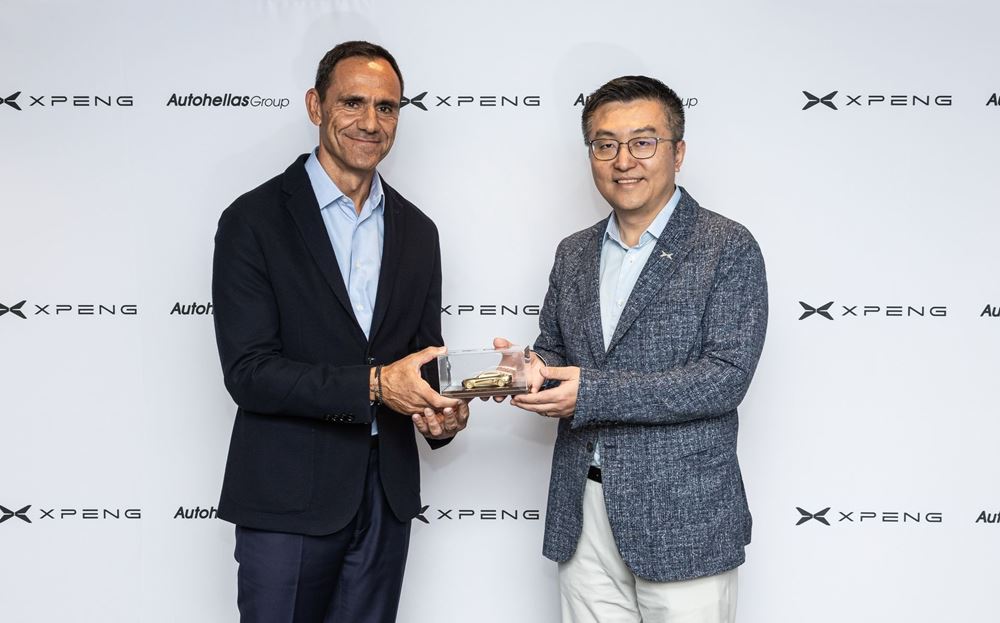 Ο Γιώργος Βασιλάκης με τον Brian Hongdi Gu, Vice Chairman &amp;amp; President XPENG