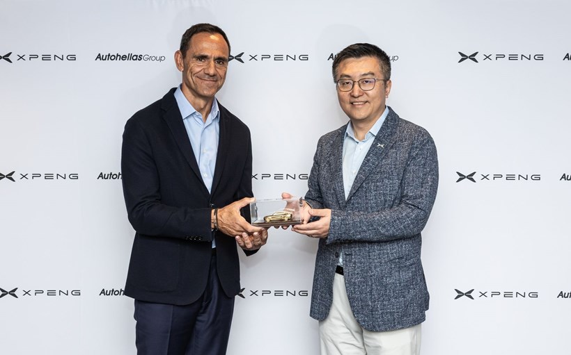 Ο Γιώργος Βασιλάκης με τον Brian Hongdi Gu, Vice Chairman & President XPENG