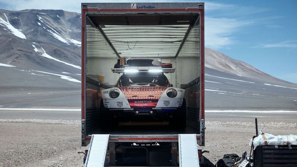 Porsche 911 Chile Volcano