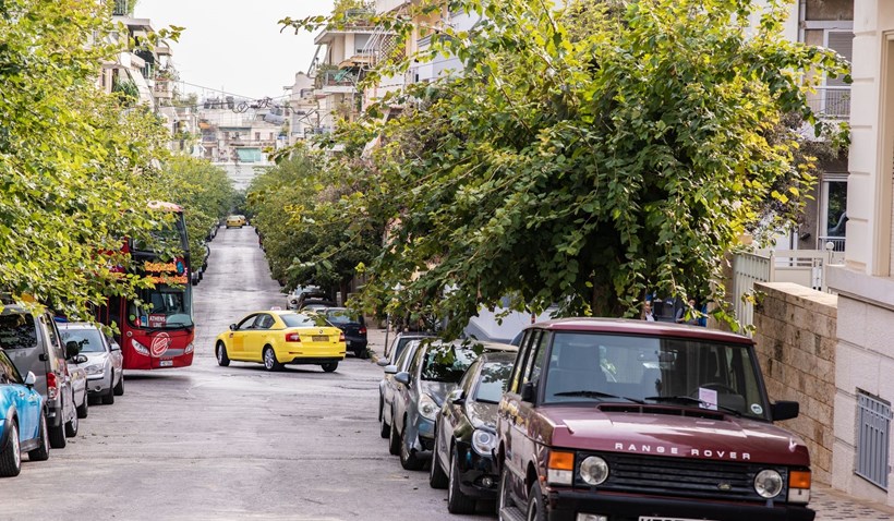 Παρκαρισμένα αυτοκίνητα στην Αθήνα