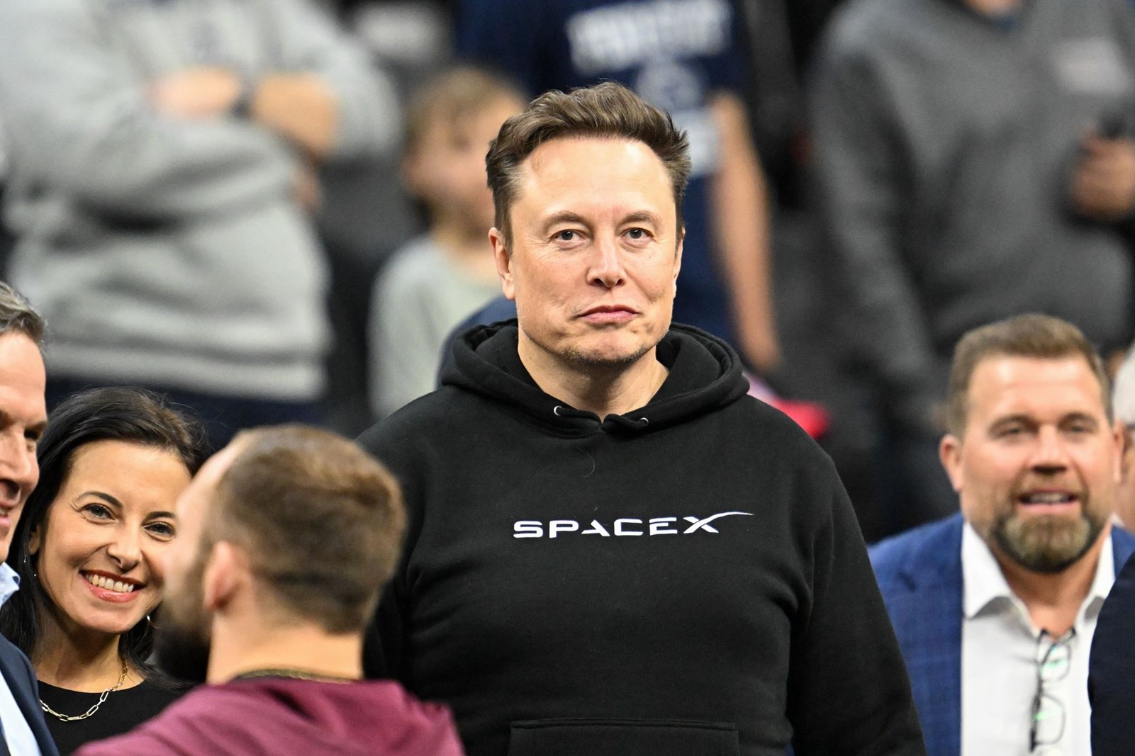 Elon Musk με μπλούζα SpaceX