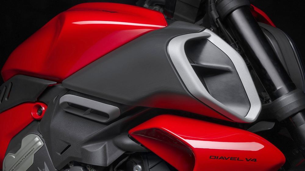 Ducati Diavel V4