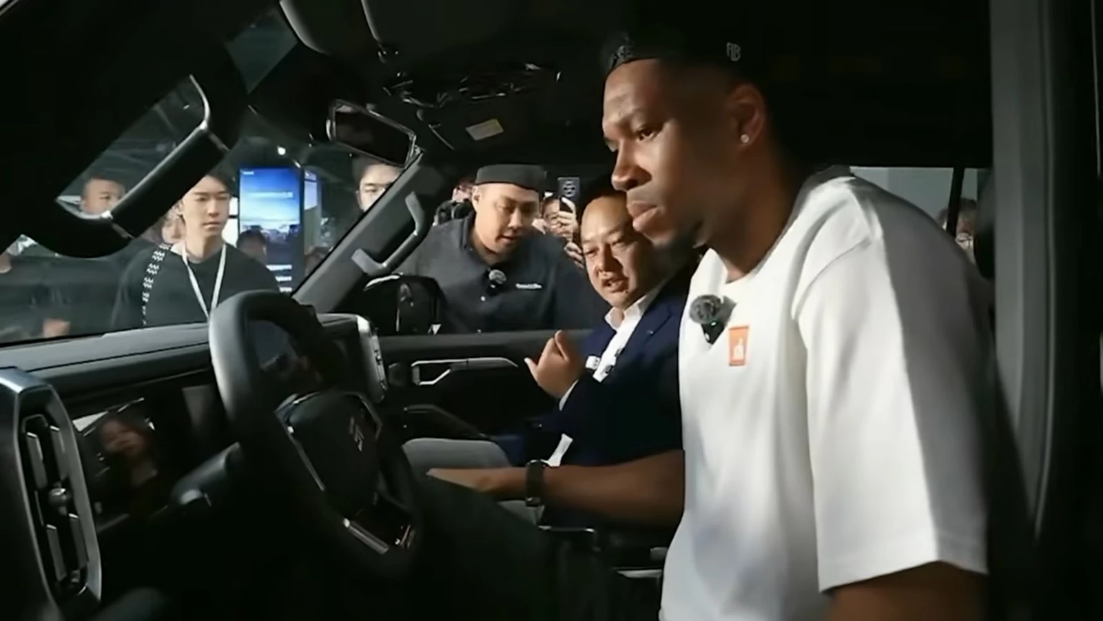 επίσκεψη Γιάννη Αντετοκούνμπο στην Chery