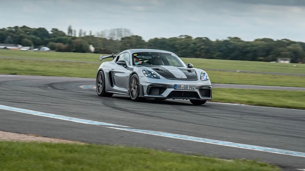 Porsche 911 GT3 RS vs Porsche Cayman GT4 RS