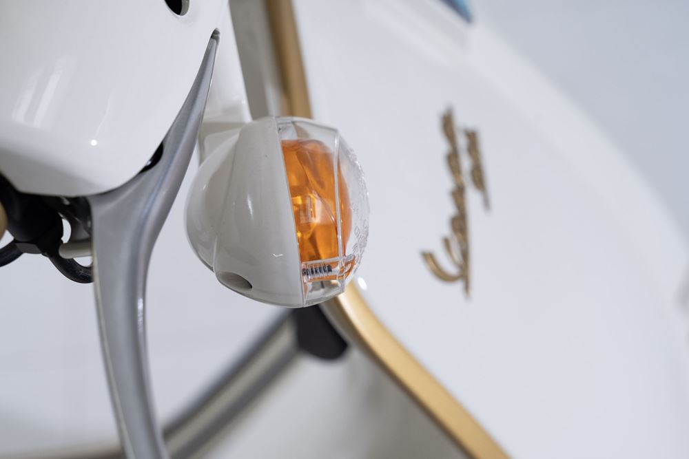Vespa 946 Christian Dior Edition