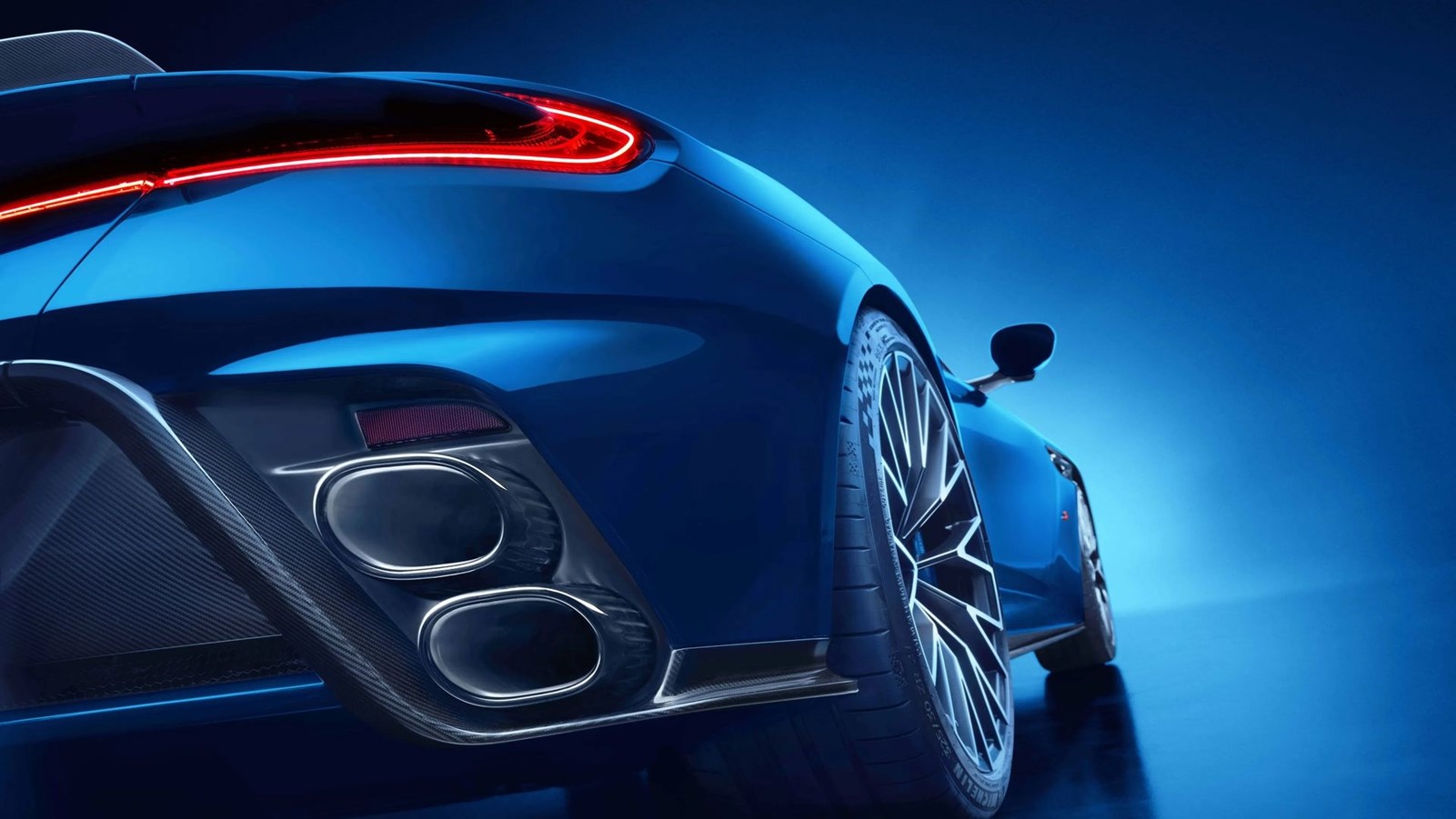 Aston Martin DB12 S