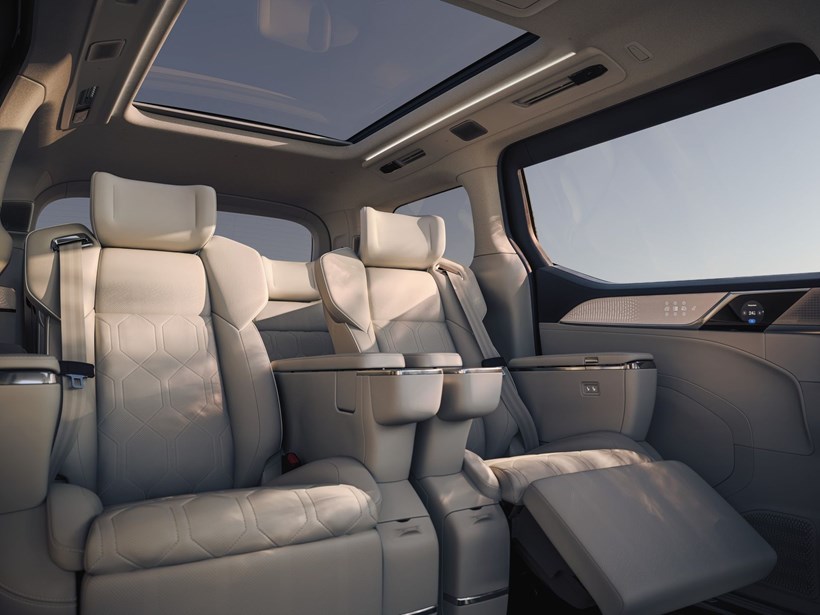 Volvo EM90 MPV