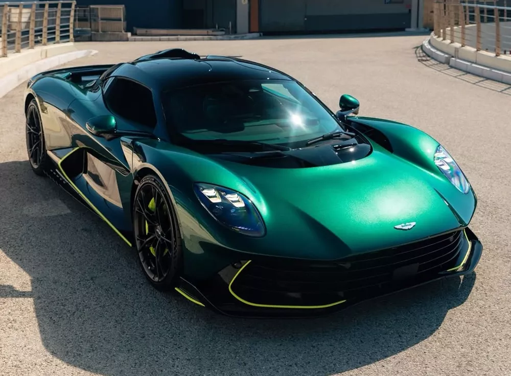 Τσιτσιπάς Aston Martin Valhalla