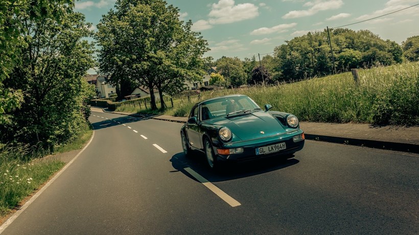 Laura Kukuk Porsche 911 (964)