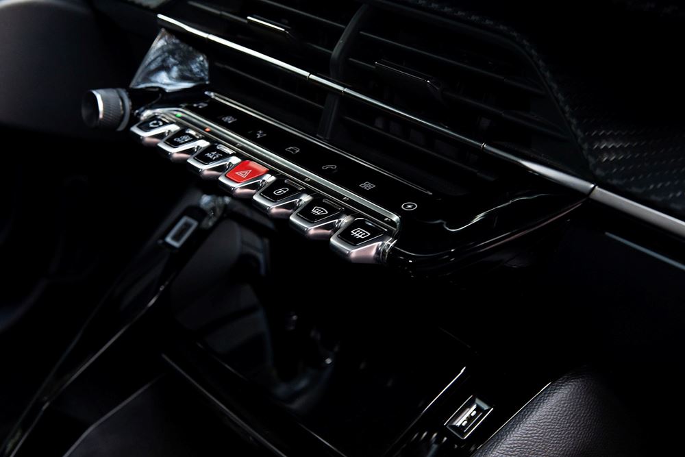 Peugeot e-2008