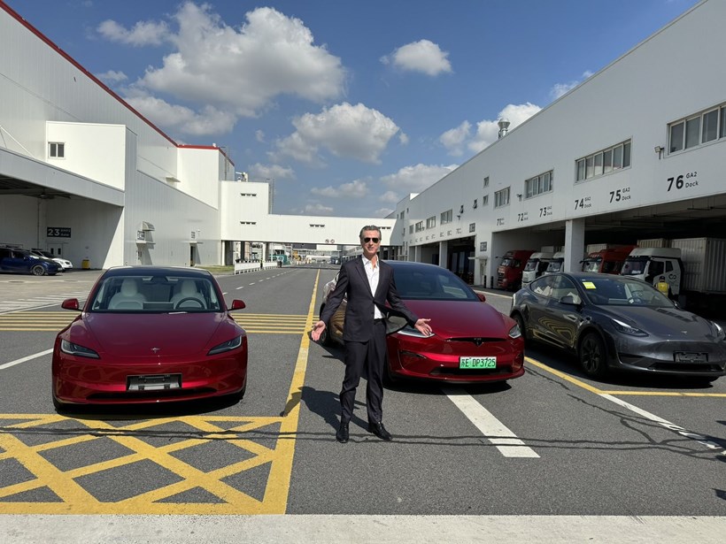 Καλιφόρνια Κυβερνήτης Gavin Newsom Tesla