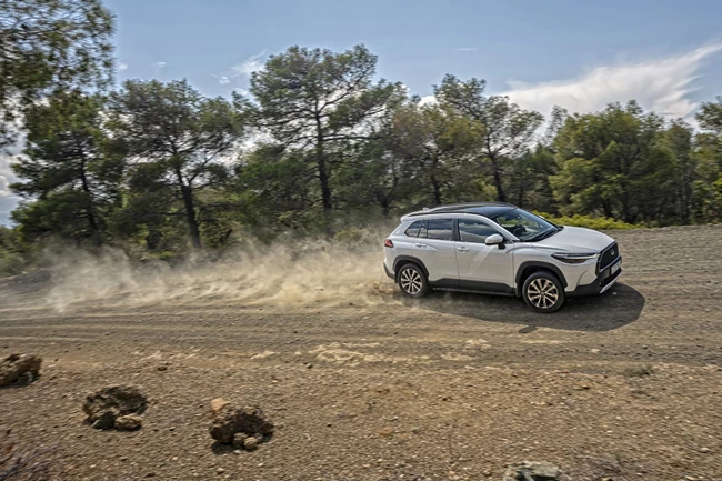 Δοκιμή Toyota Corolla Cross 2.0 L Hybrid 4x4