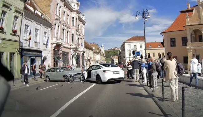 Tesla Model 3 ατύχημα έσωσε πεζό
