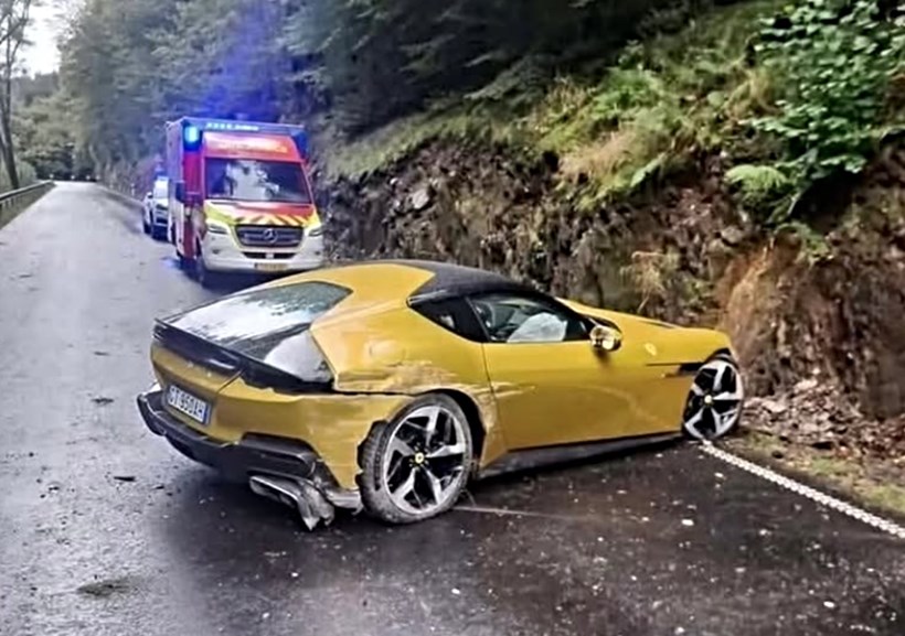 Ferrari 12Cilindri crash