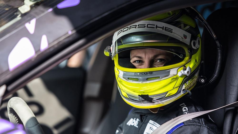Porsche Cayenne ηλεκτρική Gabriela Jilkova