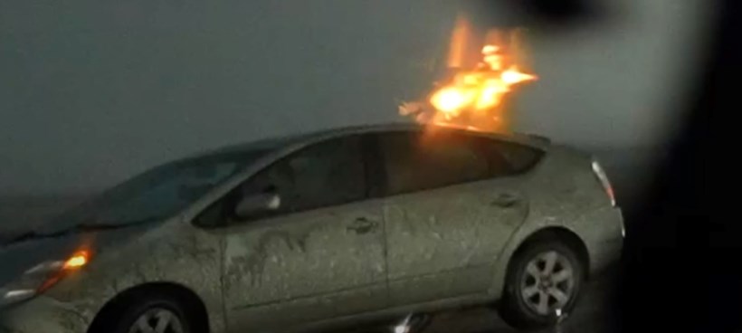 Κεραυνός χτύπησε Toyota Prius
