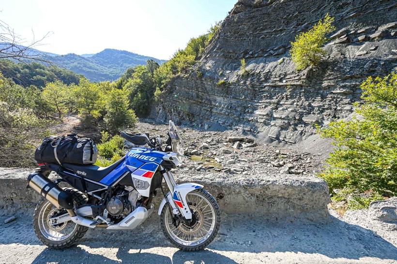 odoiporiko Albania Aprilia Tuareg