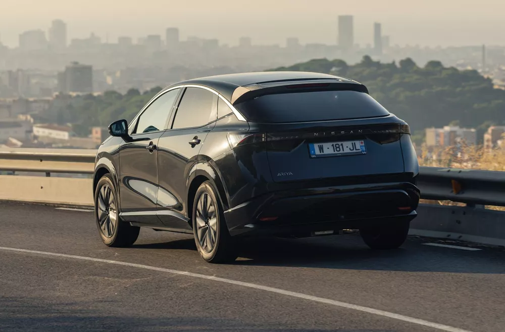 Nissan Ariya με ηλιακά πάνελ
