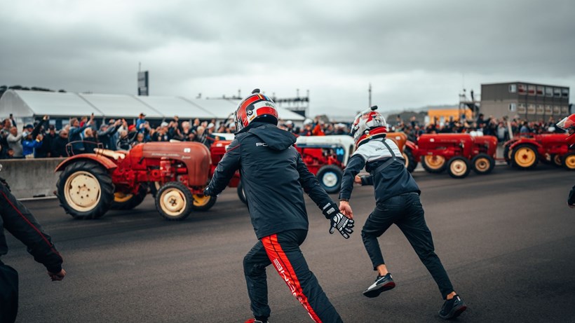 Porsche Rennsport Reunion 7 αγώνας με τρακτέρ