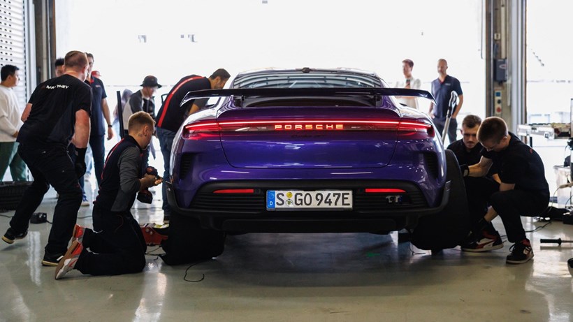 Porsche Taycan Turbo ρεκόρ Σαγκάη