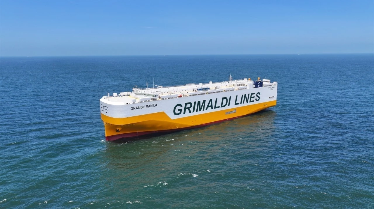 Grimaldi Grande Manlia πλοίο μεταφοράς αυτοκινήτων