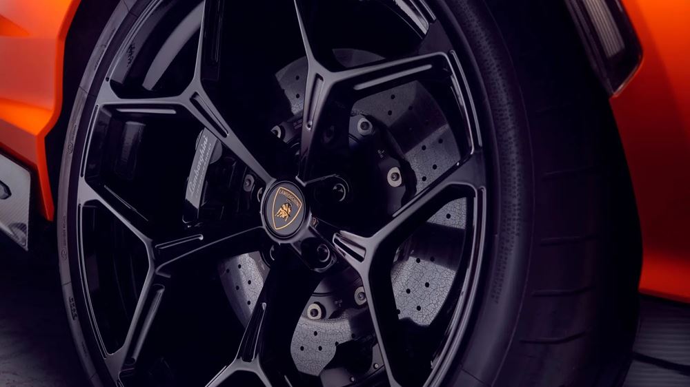 Lamborghini Revuelto 2024