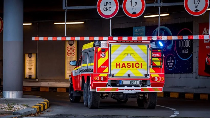 Toyota Hilux 6x6 pirosvestiko