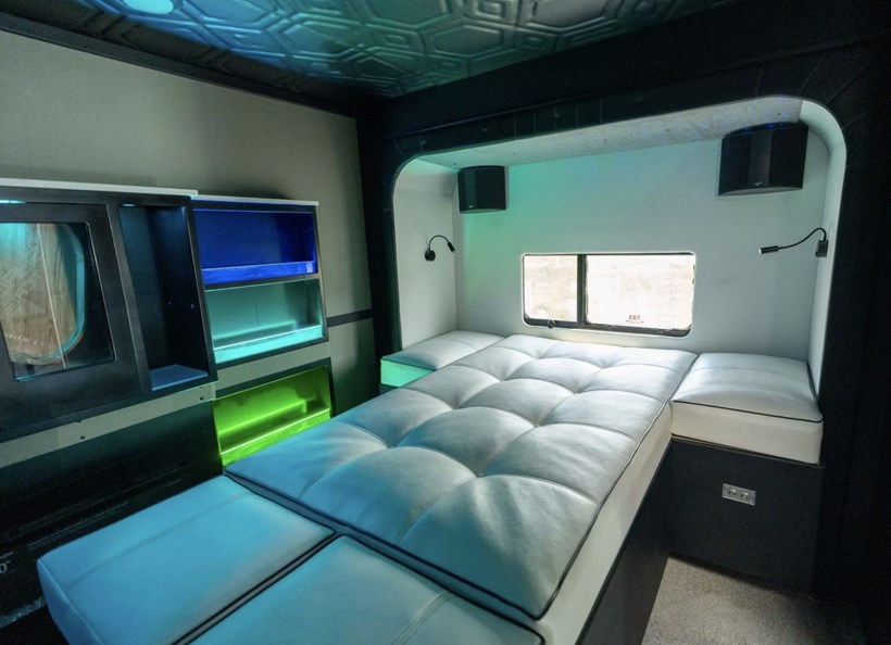 Shaquille Ο'Neal luxury bus
