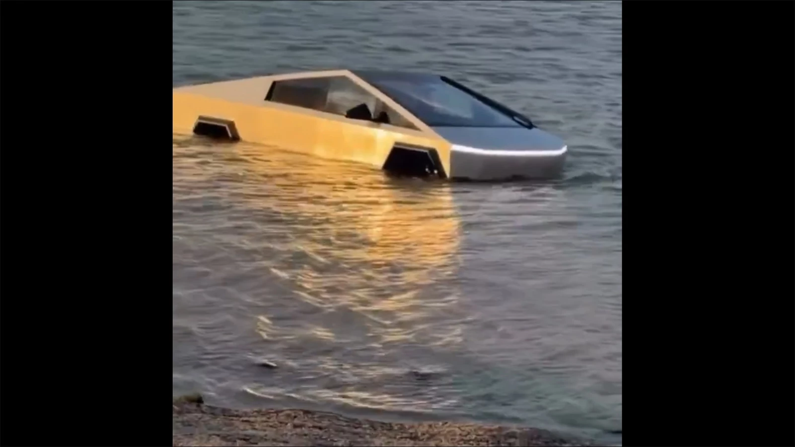 Tesla Cybertruck λίμνη