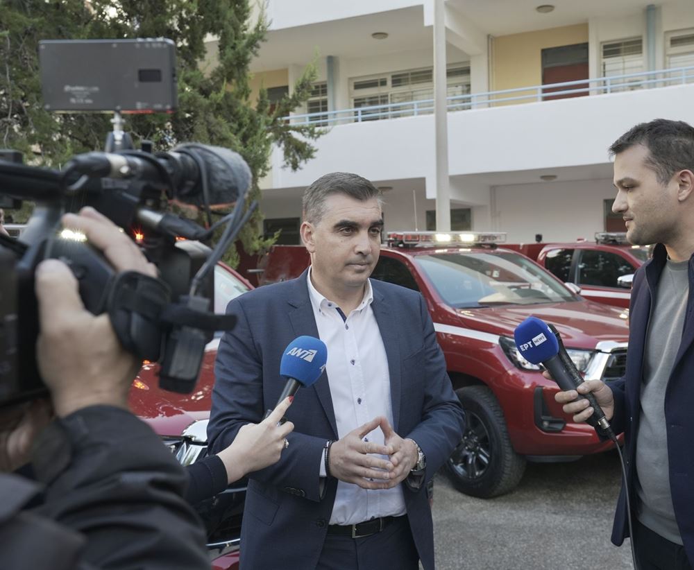 Πυροσβεστικά pick up για την προστασία του Υμηττού από τον Σαρακάκη