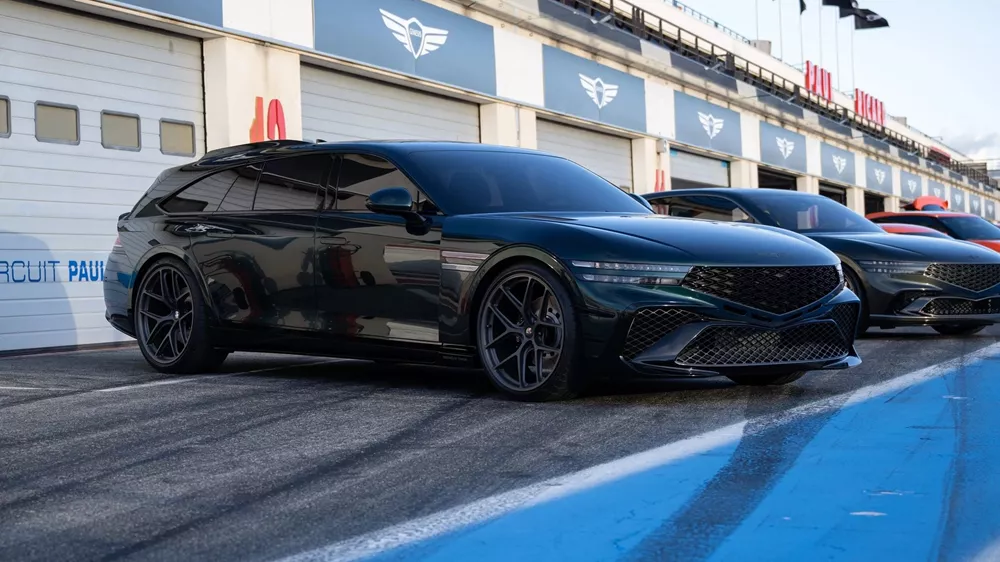 Genesis G90 Wingback