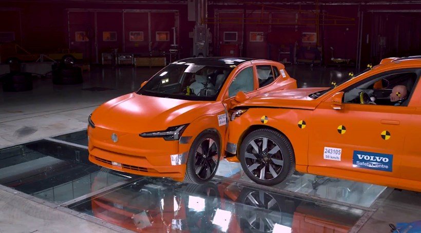 Volvo EX90 και Volvo EX30 crash test