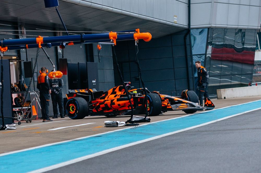 McLaren MCL39 Shakedown