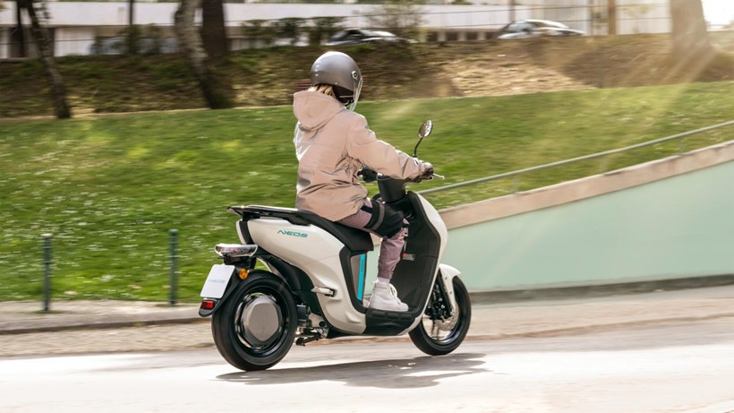 Yamaha NEO's Dual Battery