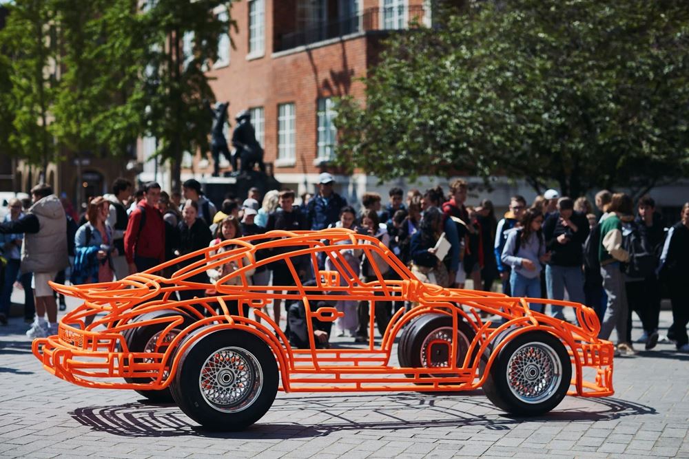 Porsche γλυπτό 240.000 ευρώ